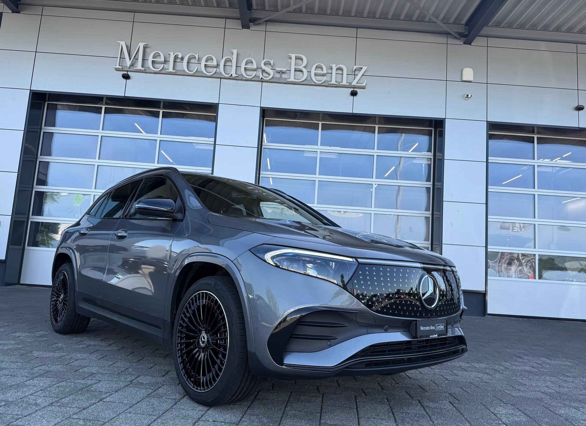 MERCEDES-BENZ EQA 350 AMG Line 4Matic Swiss Star