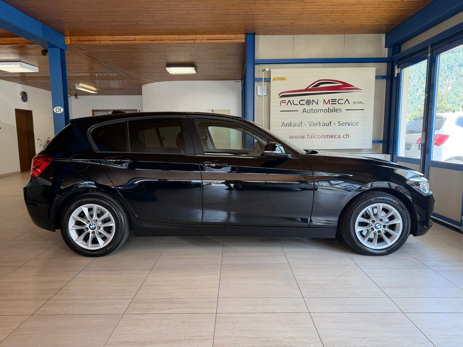 BMW 118d xDrive-image-5