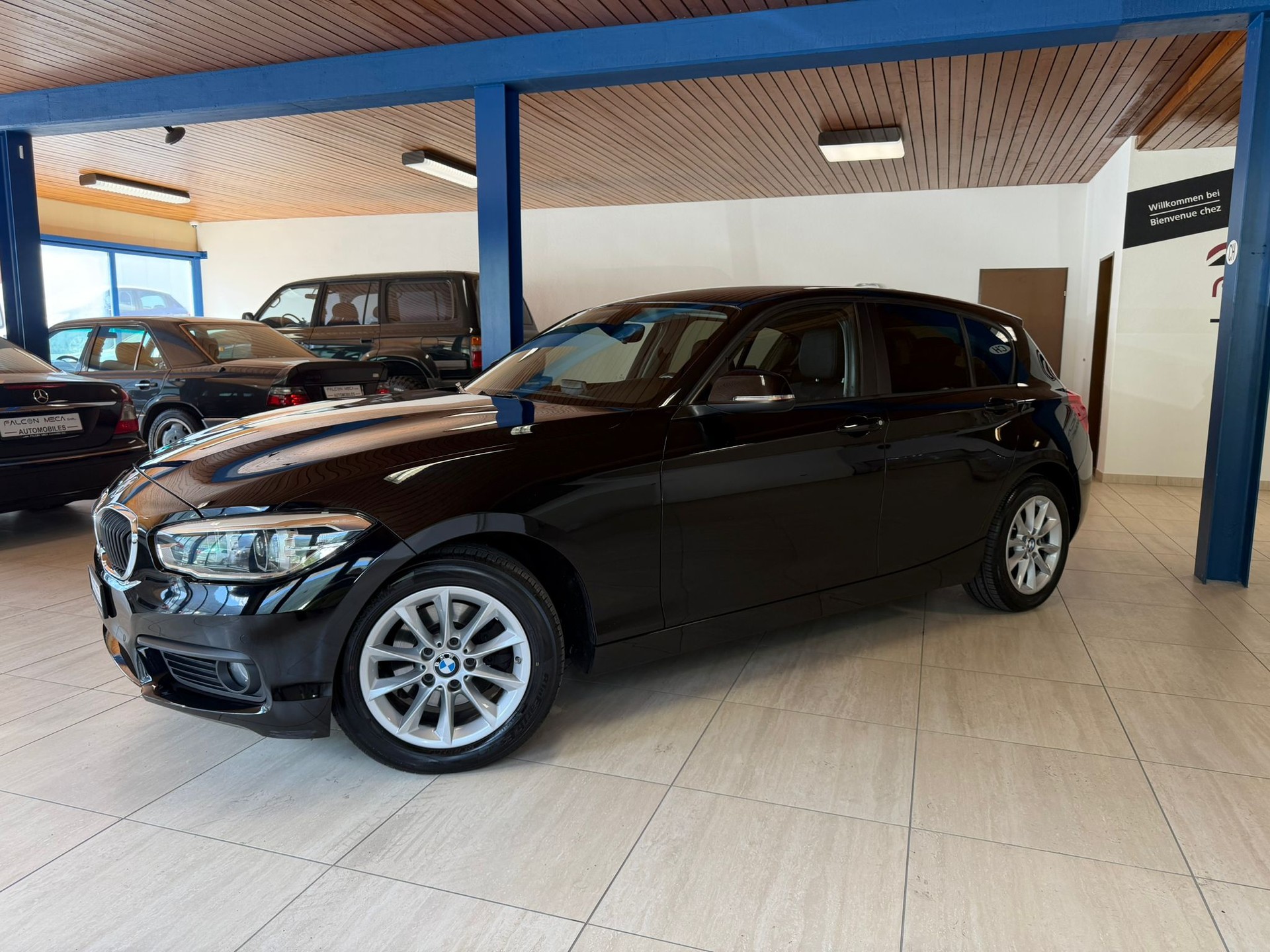 BMW 118d xDrive-showroom-element-3