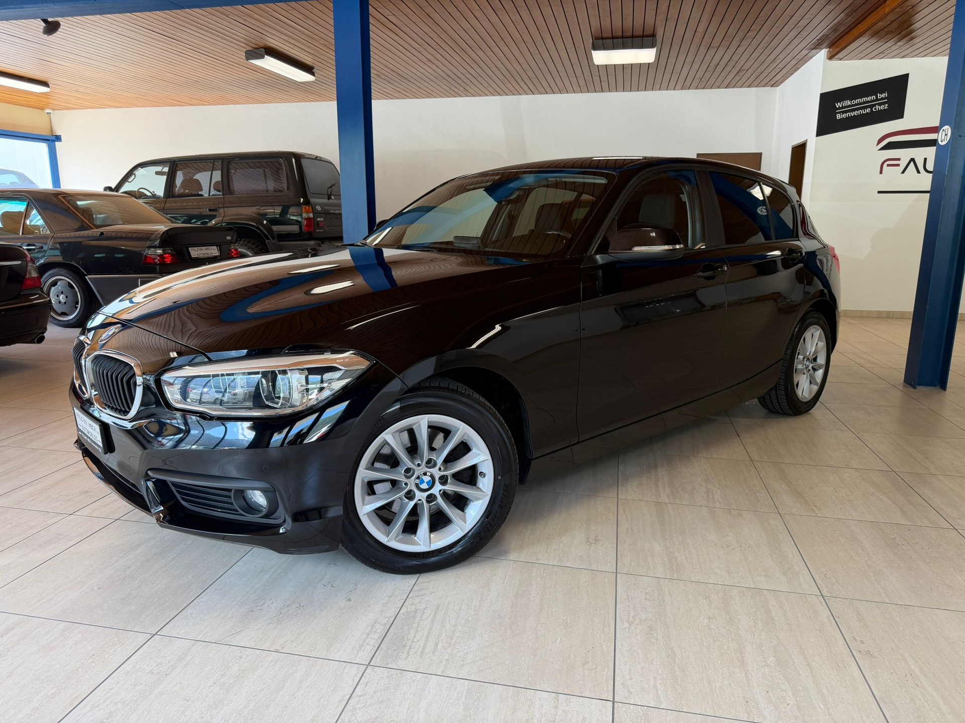 BMW 118d xDrive-showroom-element-2