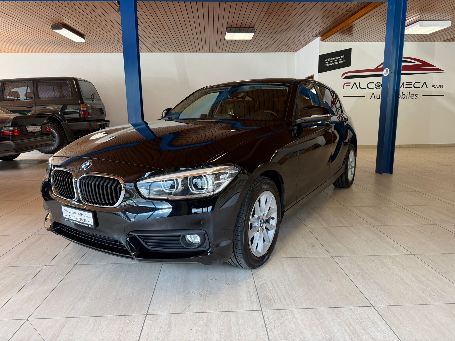 BMW 118d xDrive-showroom-element-1