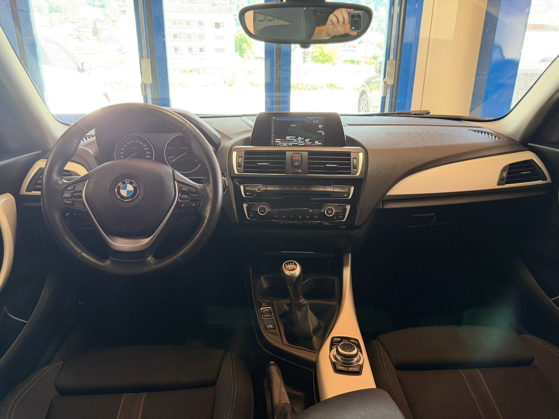 BMW 118d xDrive-image-14