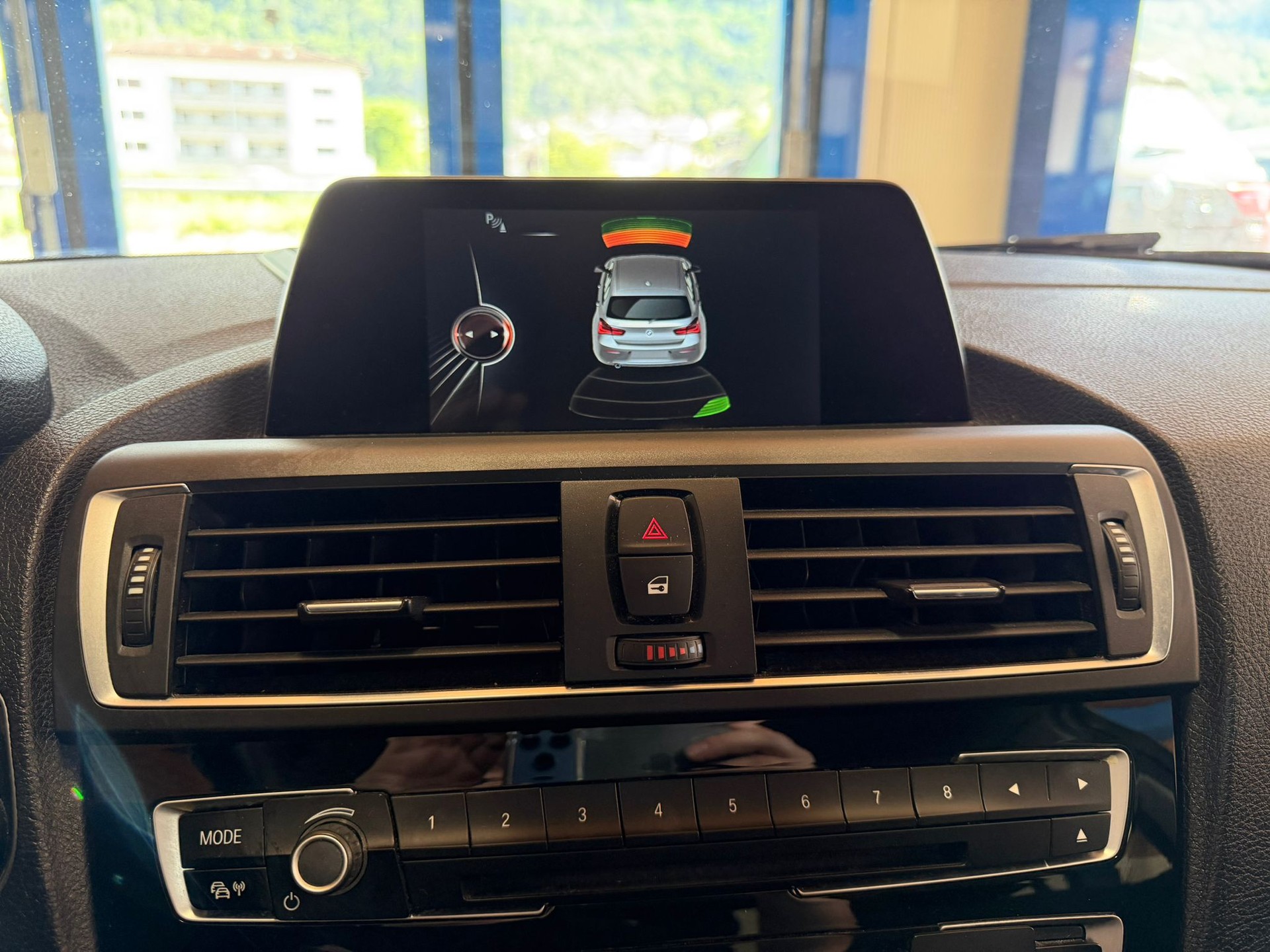 BMW 118d xDrive-image-17
