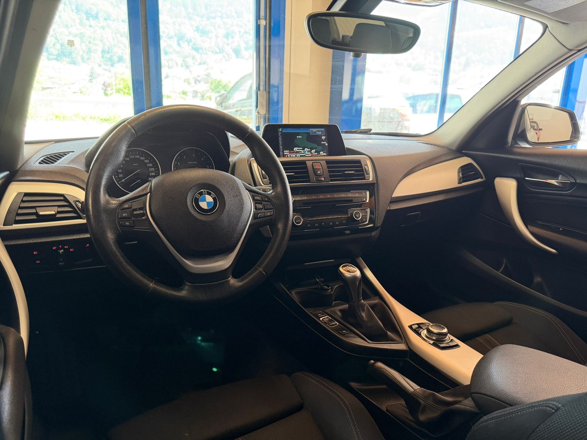 BMW 118d xDrive-image-15