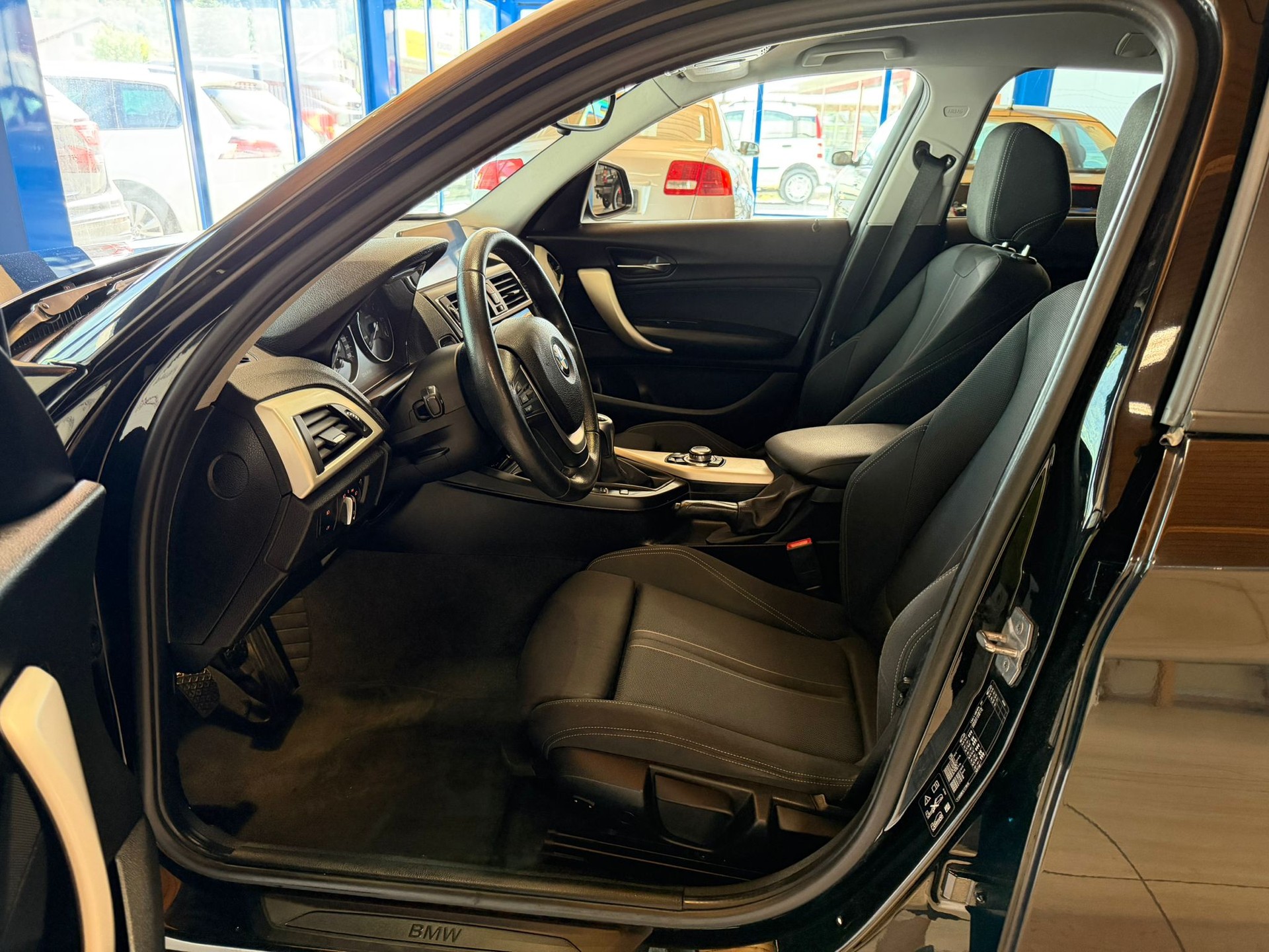 BMW 118d xDrive-image-13