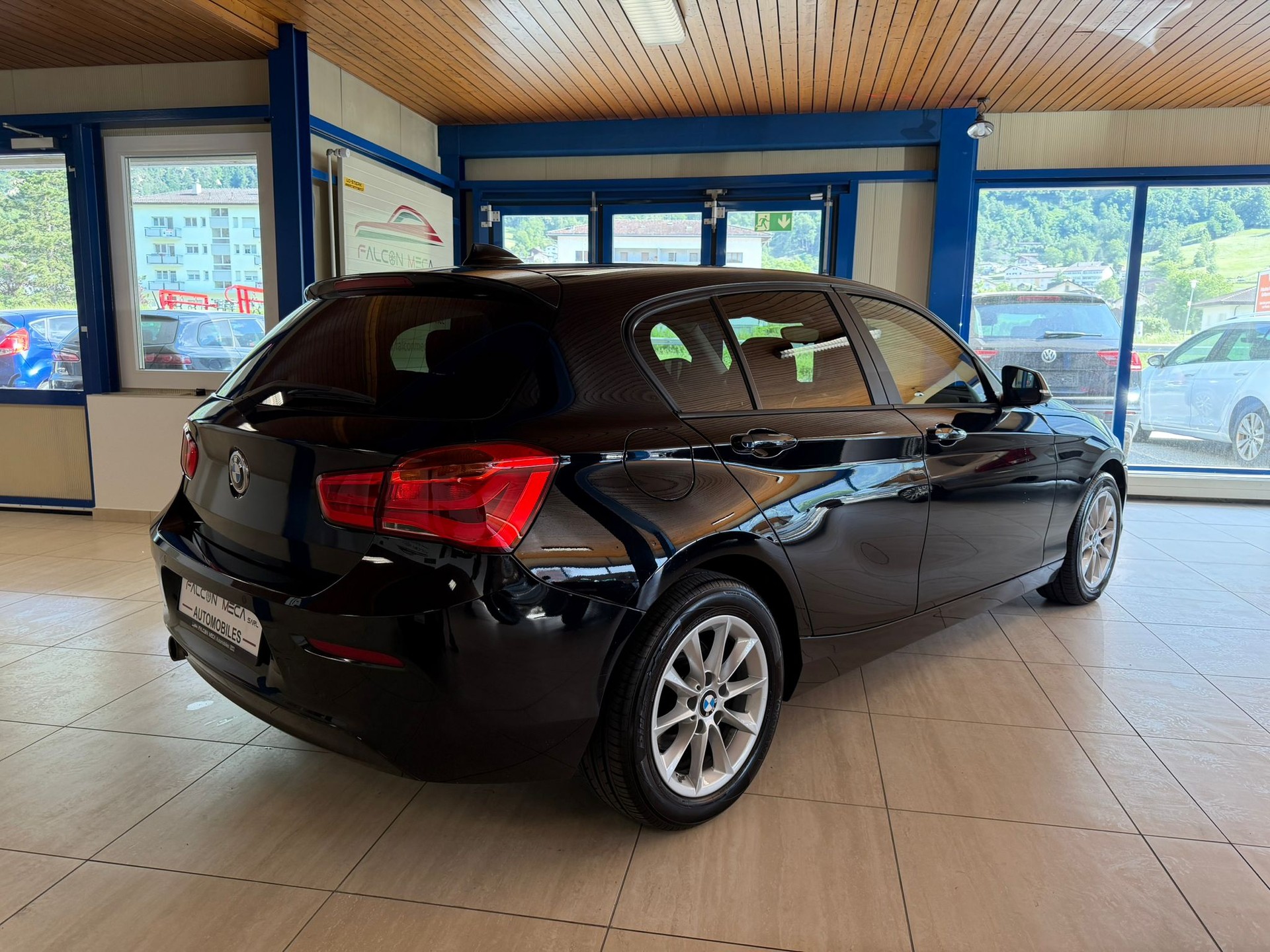 BMW 118d xDrive-image-10