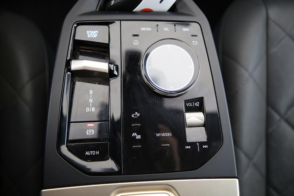 BMW iX xDrive50-image-10