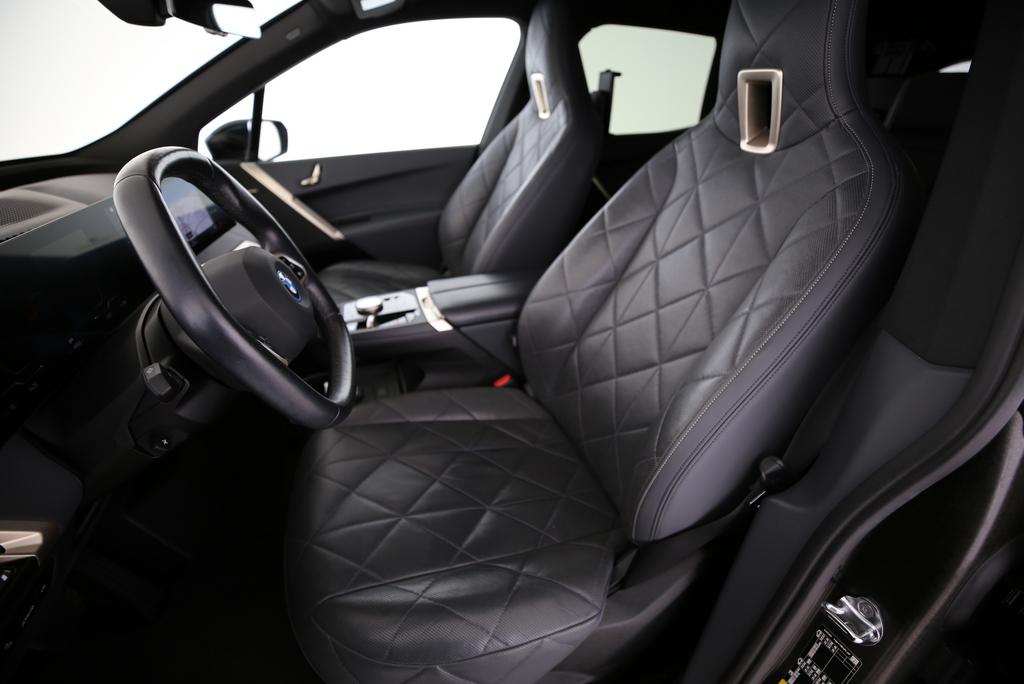 BMW iX xDrive50-showroom-element-2
