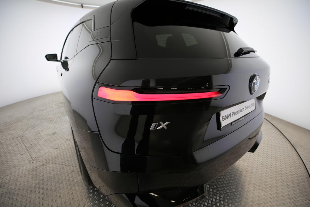BMW iX xDrive50-image-16