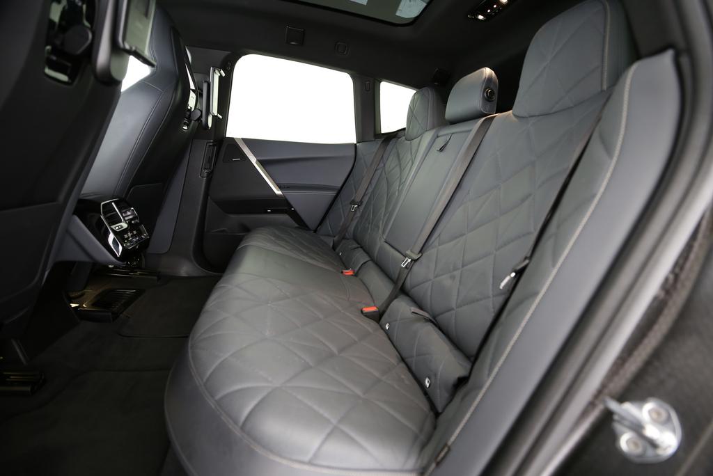 BMW iX xDrive50-image-12
