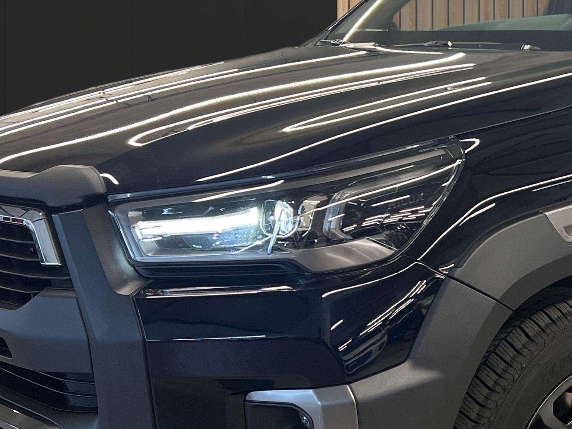TOYOTA Hilux Double Cab.-Pick-up 2.8 D-4D MHEV 204 Invincible-image-8