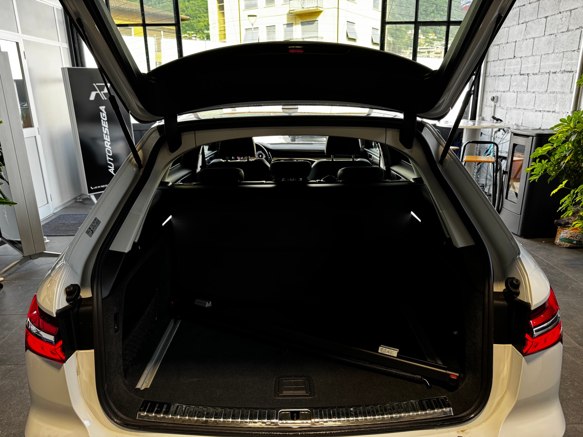 AUDI A6 allroad 50 TDI quattro tiptronic-image-11