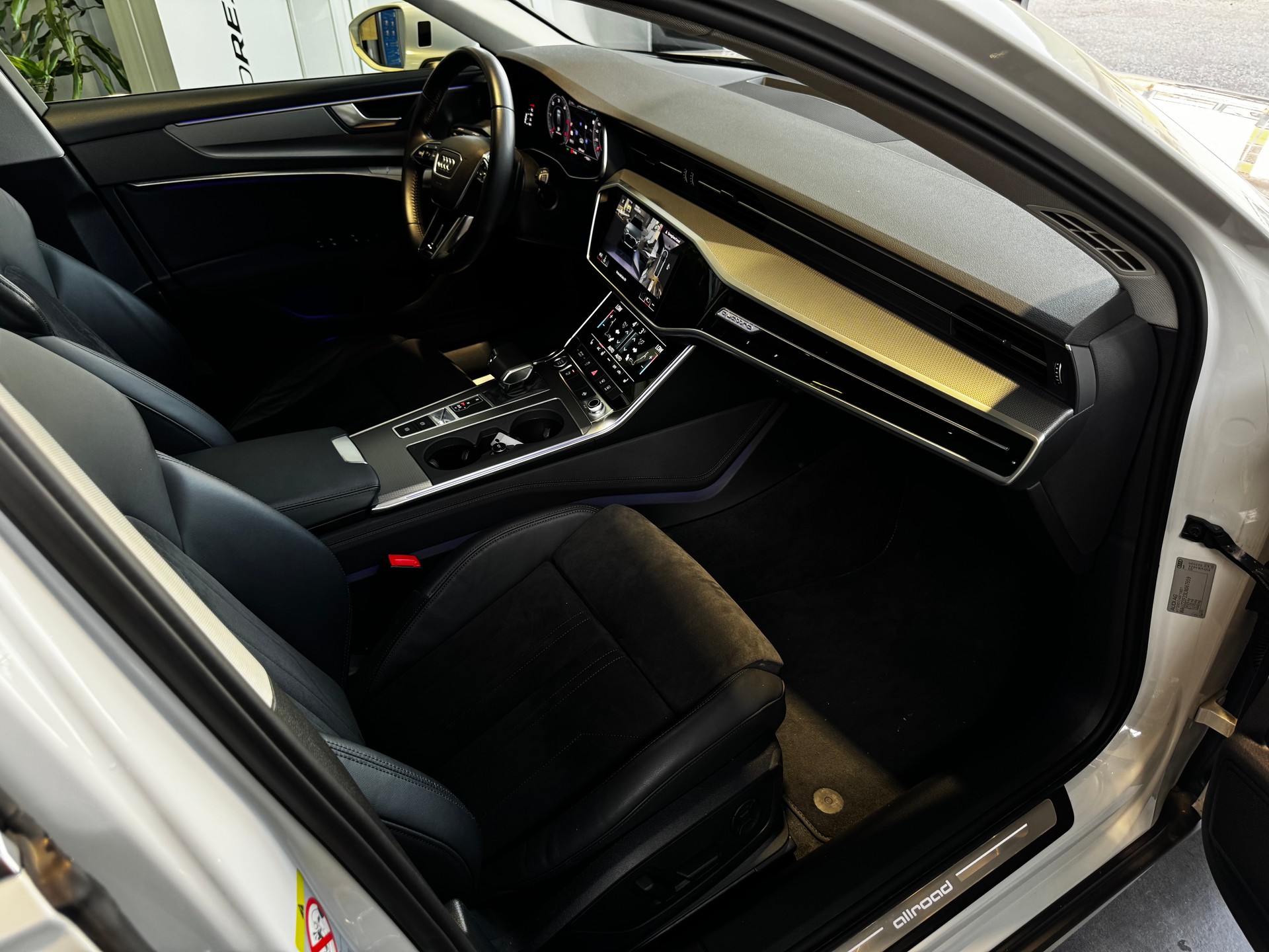 AUDI A6 allroad 50 TDI quattro tiptronic-image-8