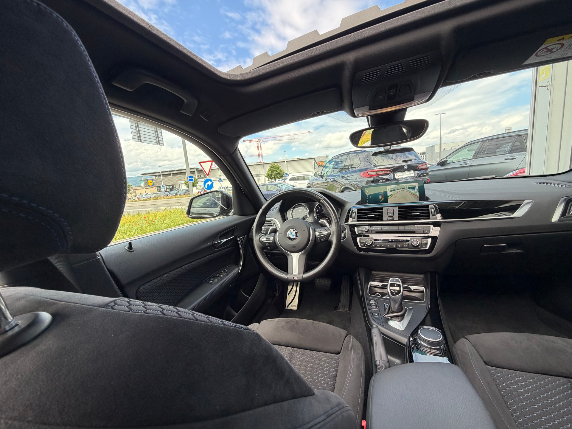 BMW M140i xDrive Steptronic-image-12