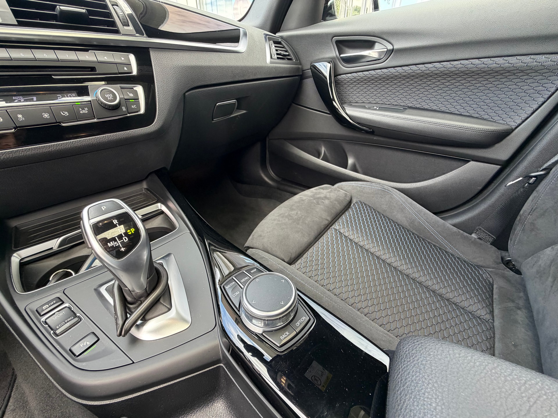 BMW M140i xDrive Steptronic-image-20