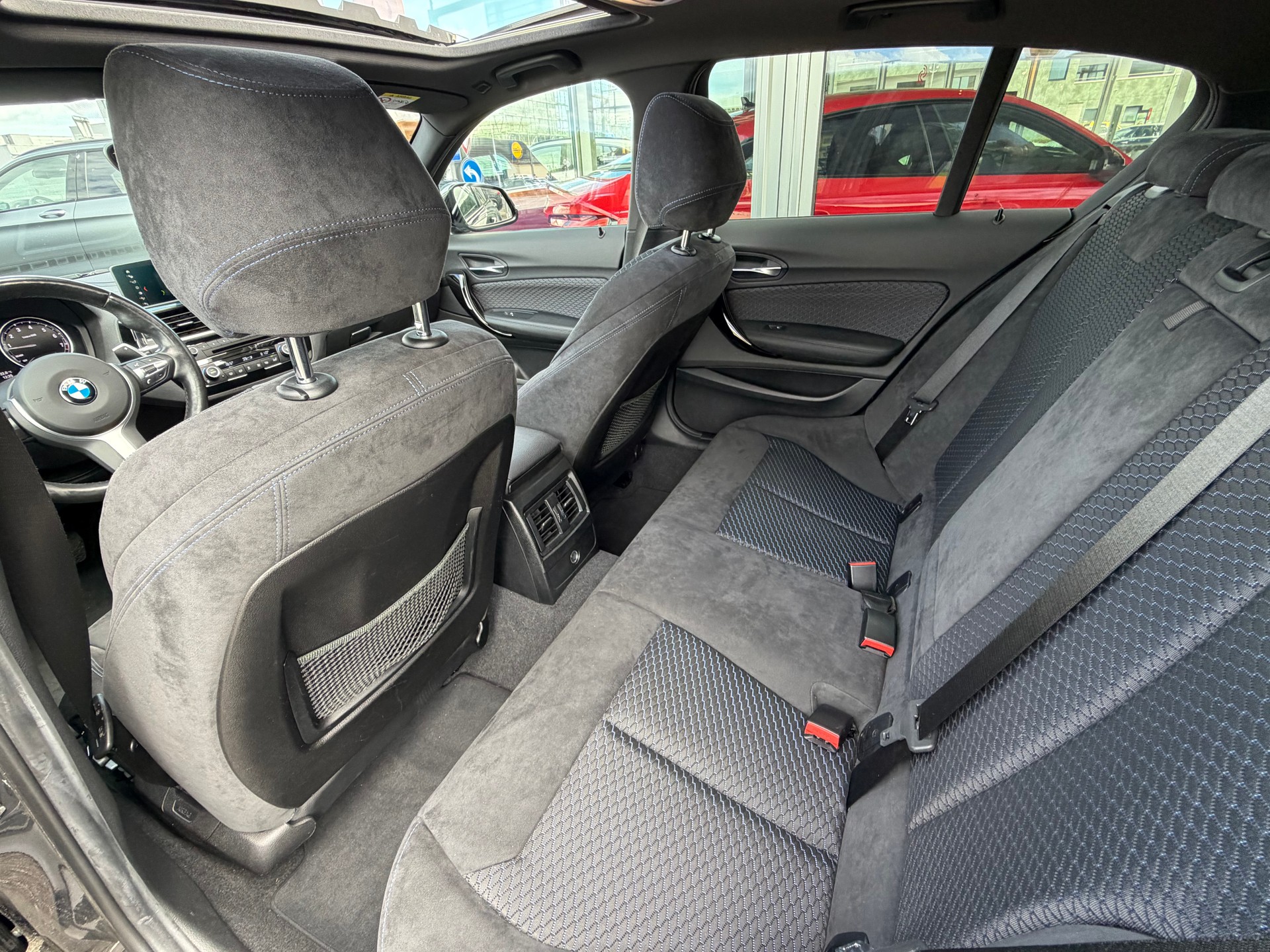 BMW M140i xDrive Steptronic-image-8