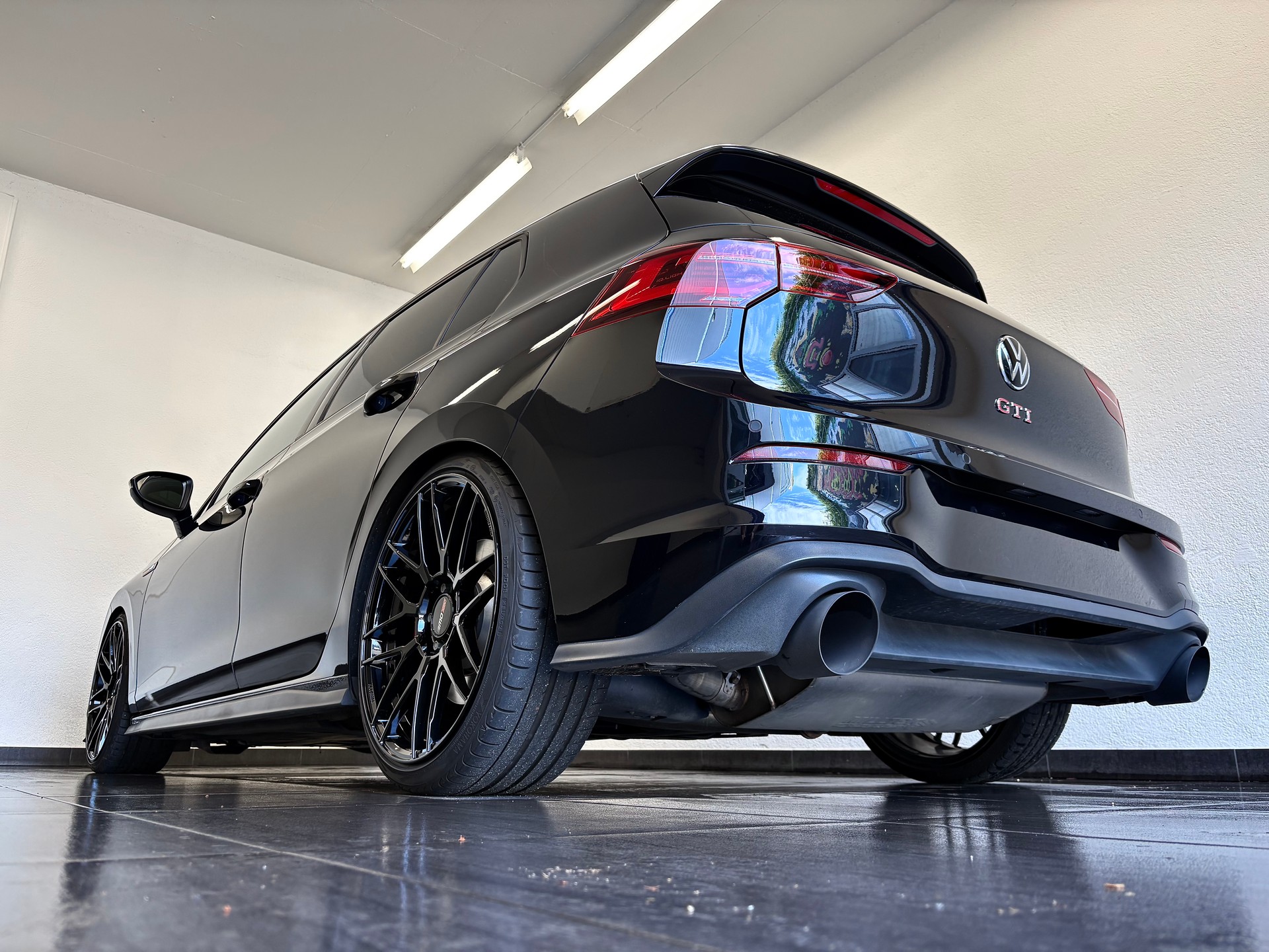 VW Golf 2.0 TSI GTI DSG "ALL BLACK"-image-10