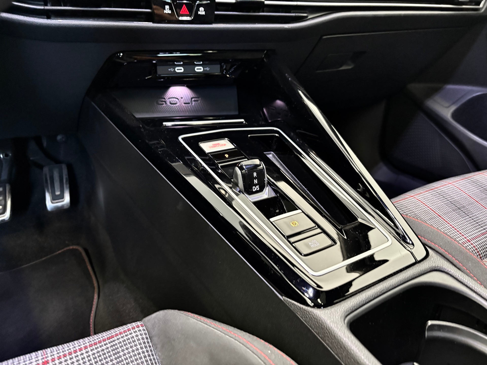 VW Golf 2.0 TSI GTI DSG "ALL BLACK"-image-27