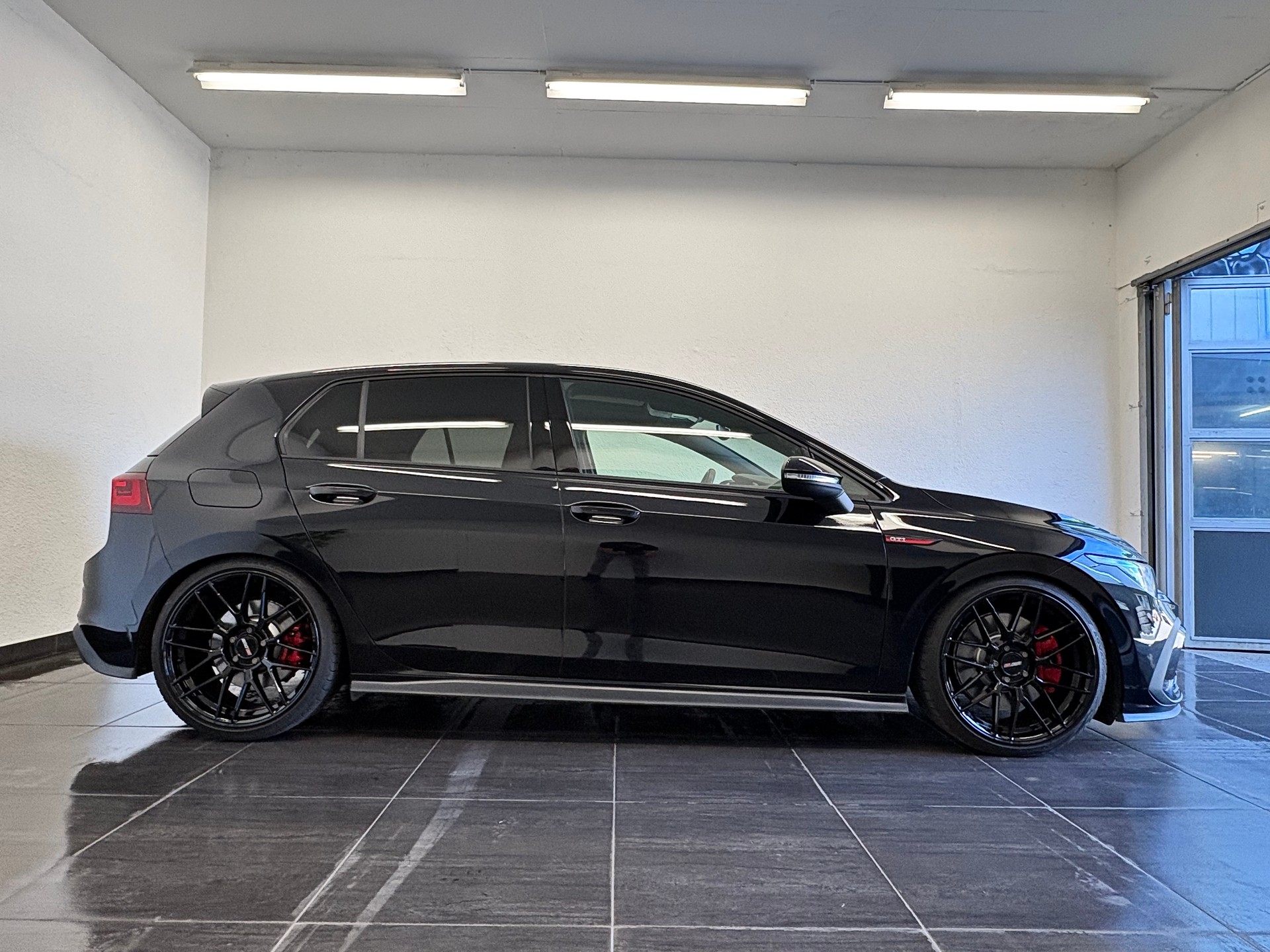 VW Golf 2.0 TSI GTI DSG "ALL BLACK"-image-5