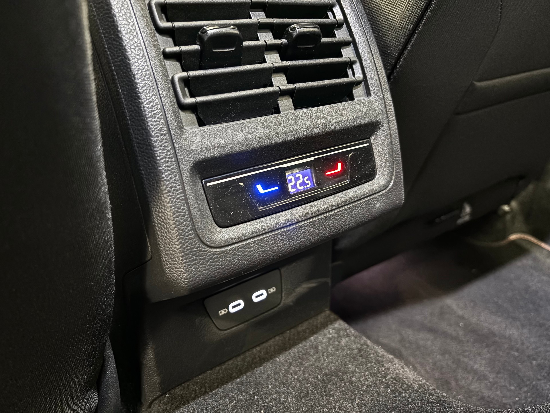 VW Golf 2.0 TSI GTI DSG "ALL BLACK"-image-28