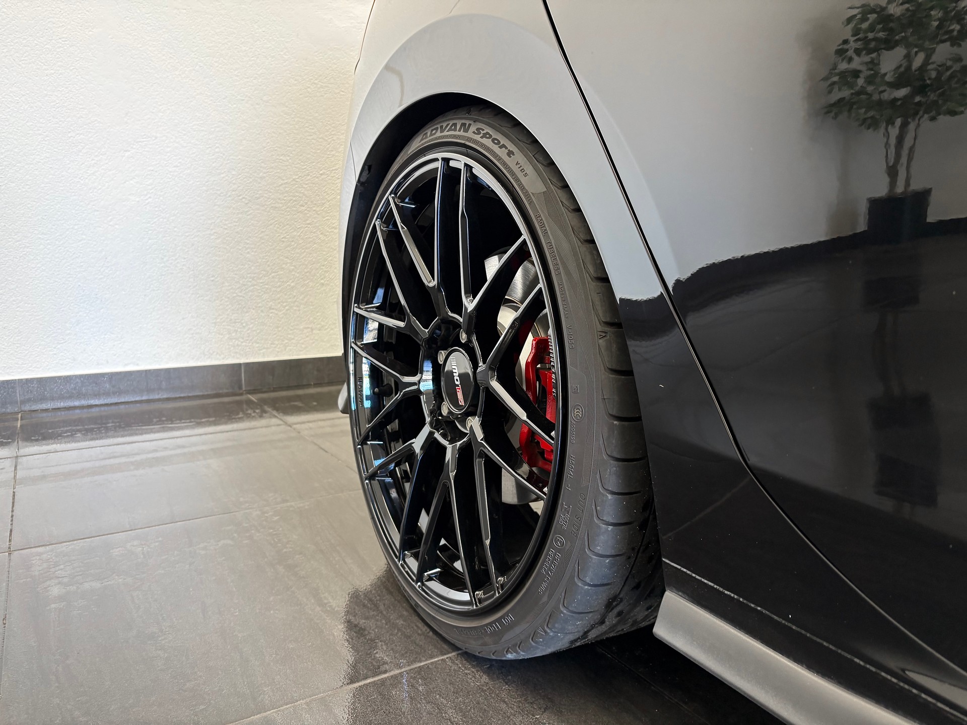 VW Golf 2.0 TSI GTI DSG "ALL BLACK"-image-8