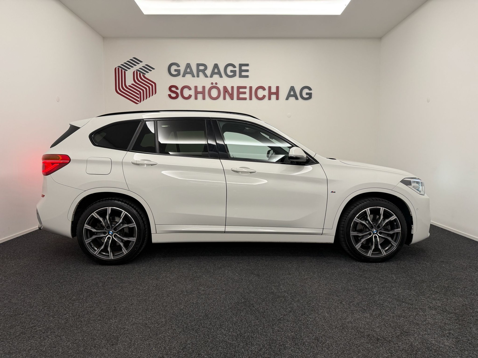 BMW X1 xDrive 25i M Sport Steptronic-showroom-element-3