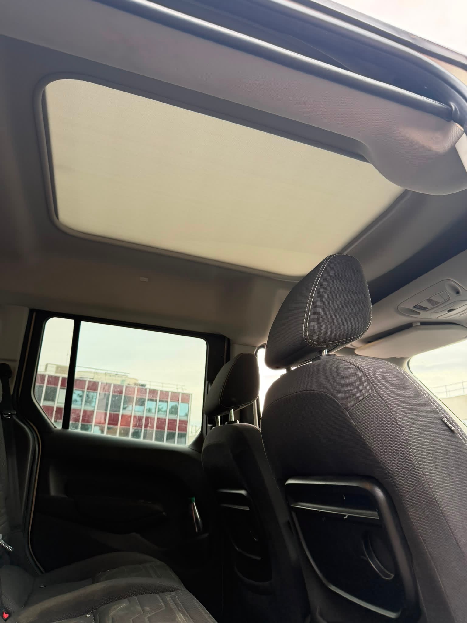 FORD Tourneo Connect 1.0 SCTi Titanium-image-10