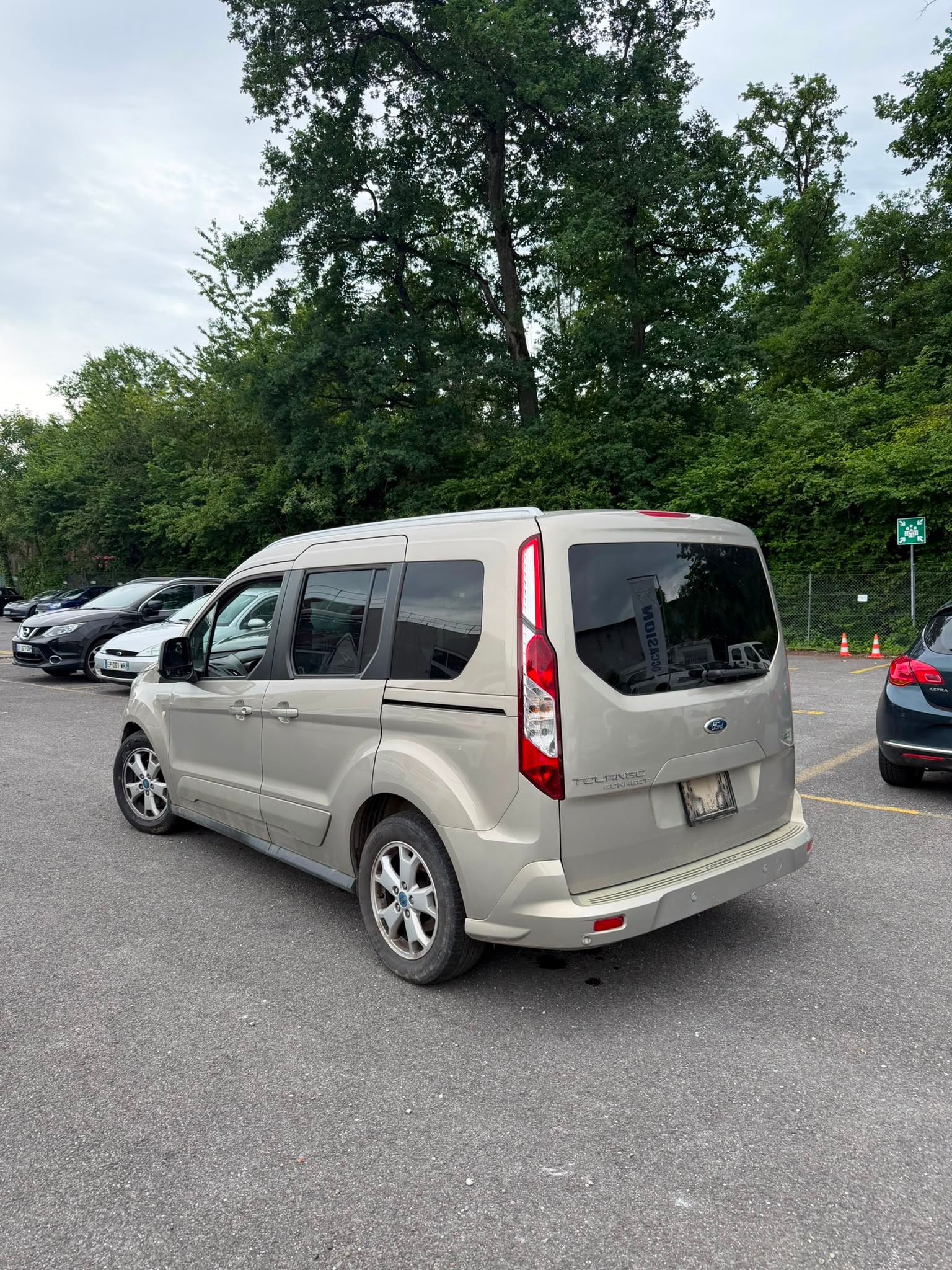 FORD Tourneo Connect 1.0 SCTi Titanium-image-4