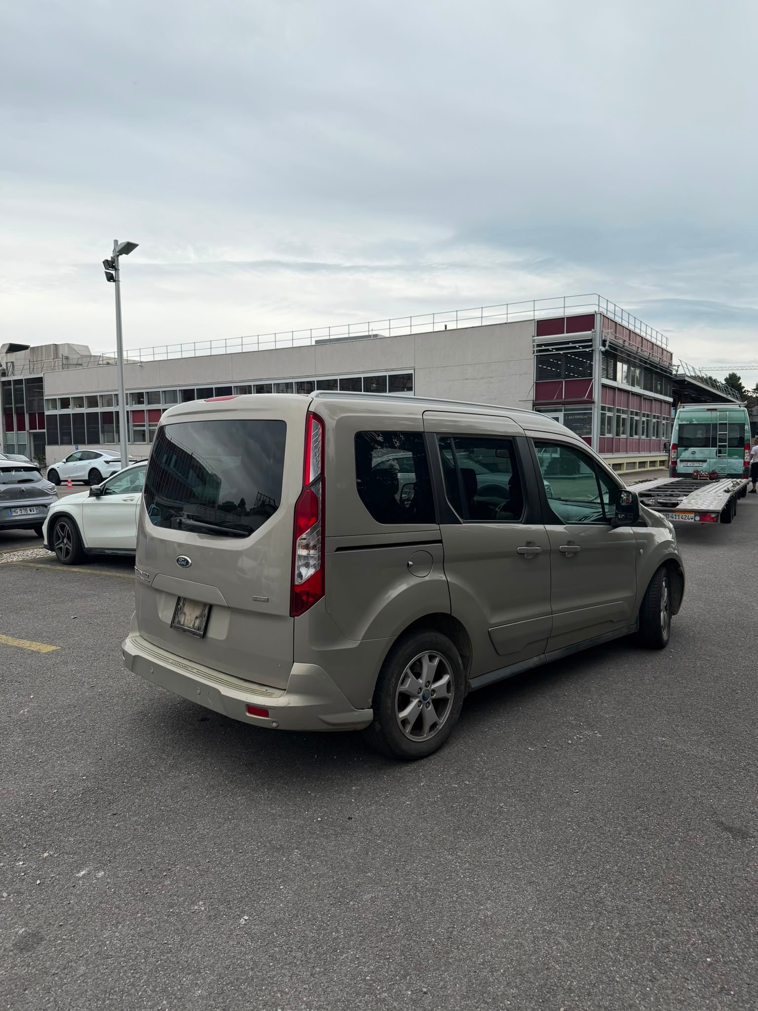FORD Tourneo Connect 1.0 SCTi Titanium-image-3