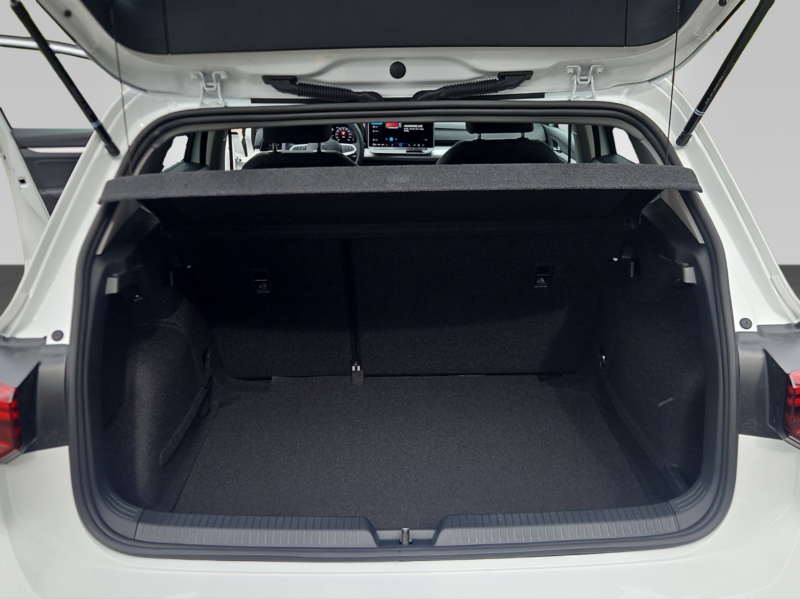 VW Golf 1.5 e TSI mHEV Value DSG-image-7