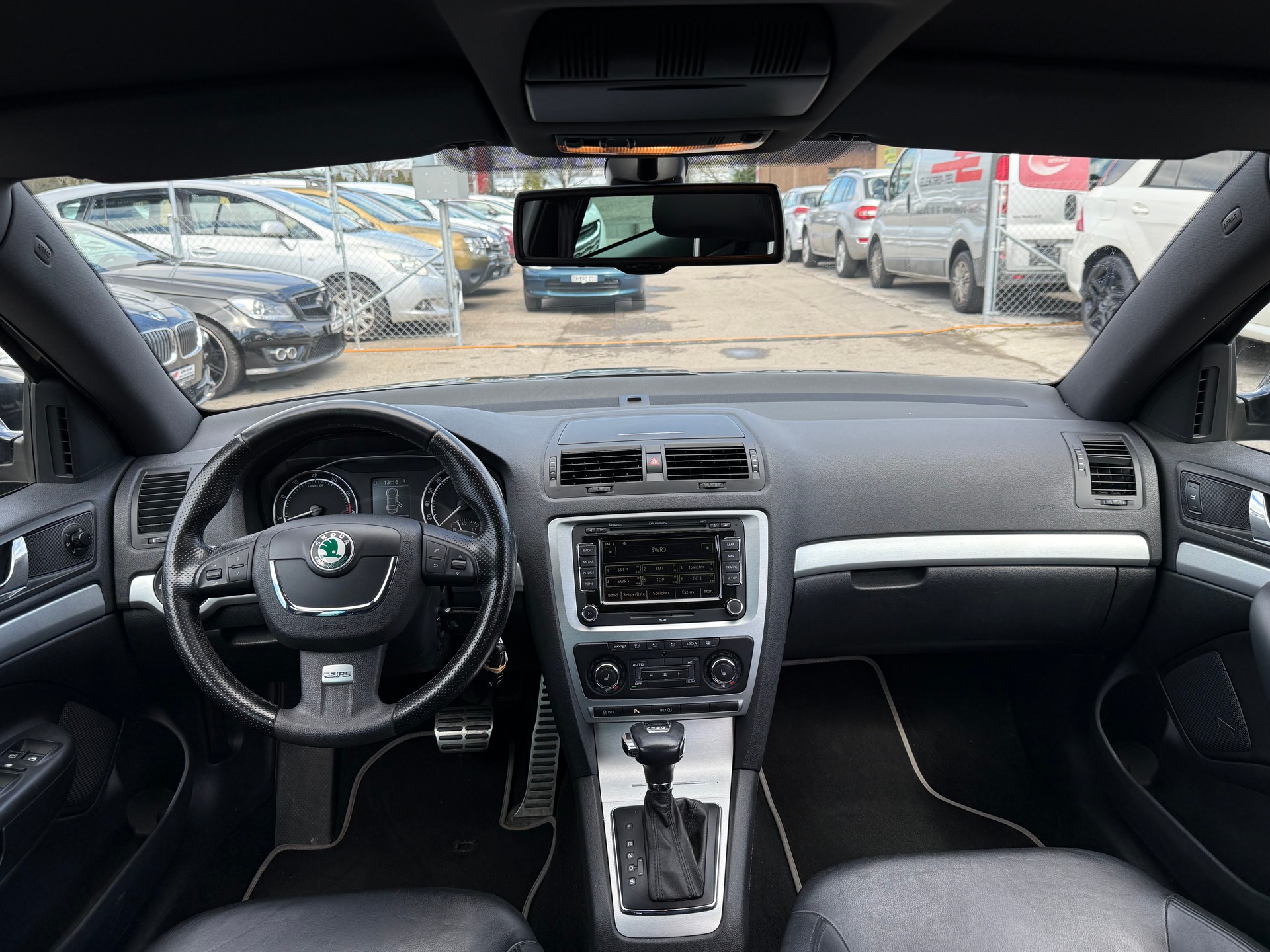 SKODA Octavia Combi 2.0 TSI RS DSG / Leder / PDC / Navi / 18 Zoll / HiFi Soundsystem-image-7