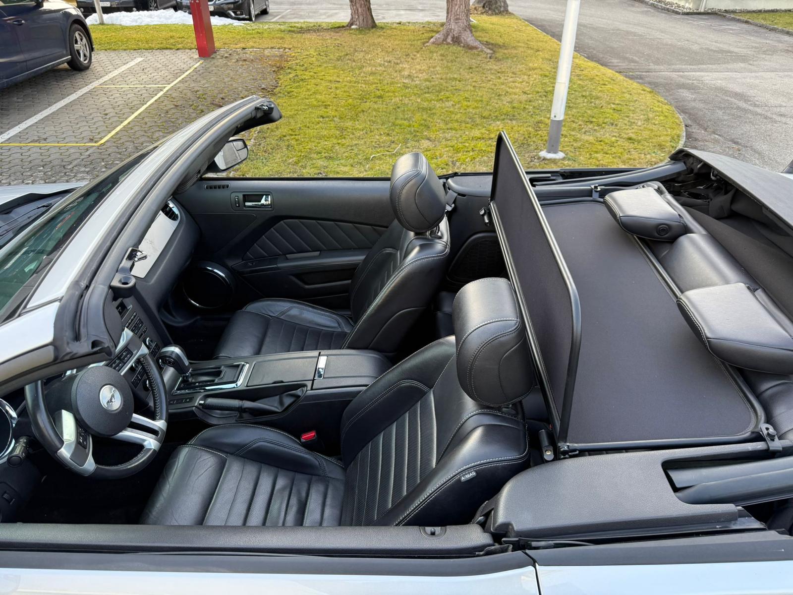 FORD MUSTANG 3.7 Cabrio-image-9