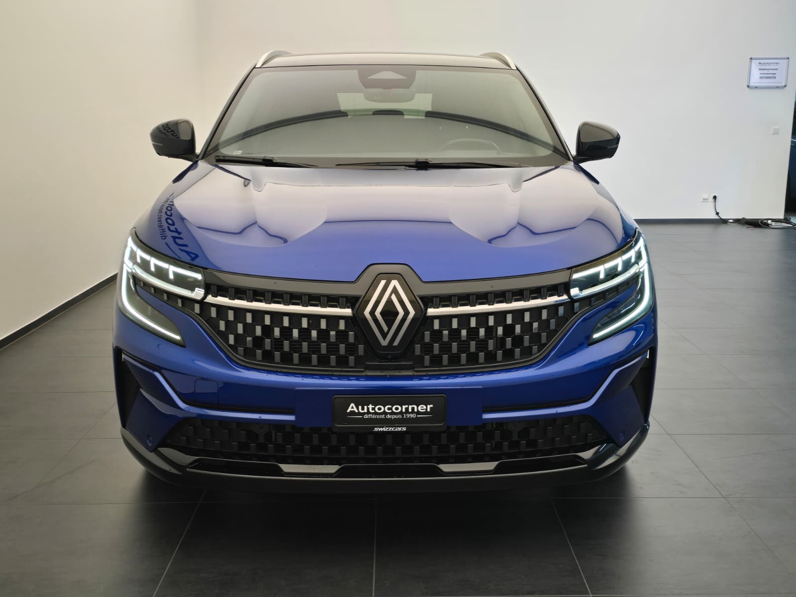 RENAULT Austral 1.2 HEV 200 Iconic A-showroom-element-3