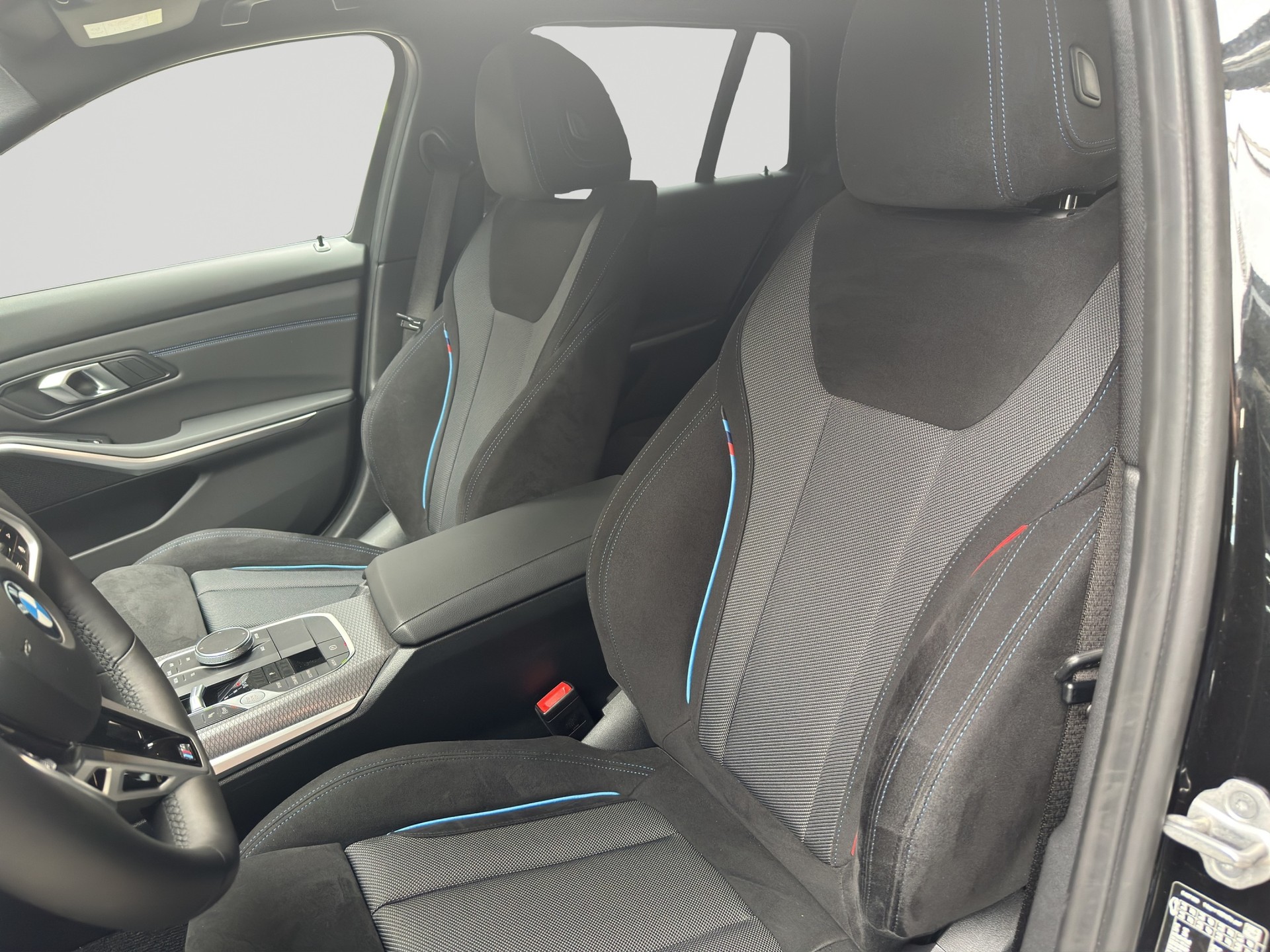 BMW 330i Touring xDrive Steptronic M Sport-image-5