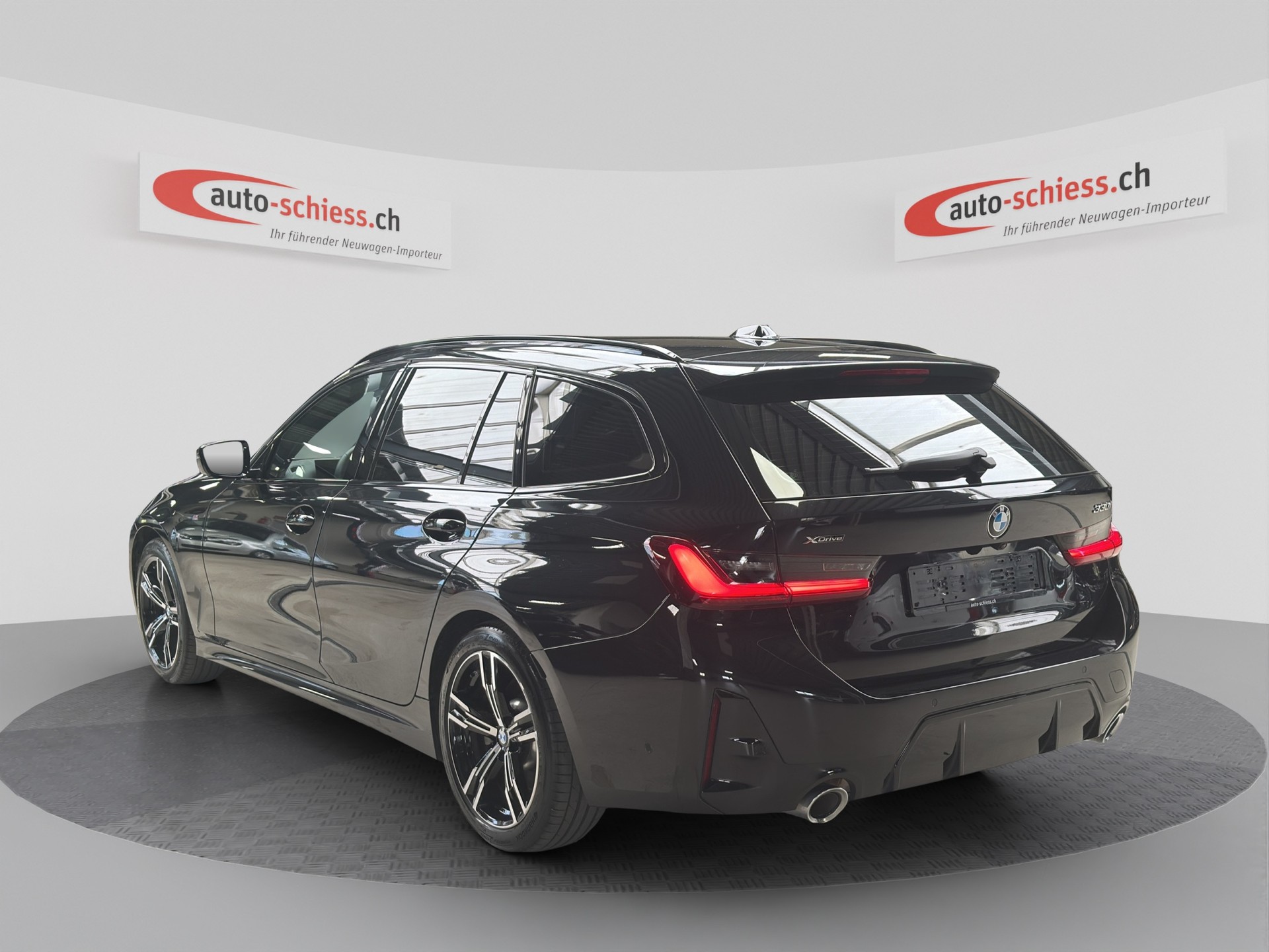 BMW 330i Touring xDrive Steptronic M Sport-image-2