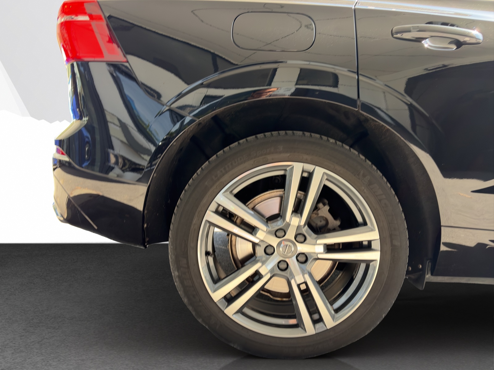 VOLVO XC60 2.0 B4 MH Inscription AWD-image-23