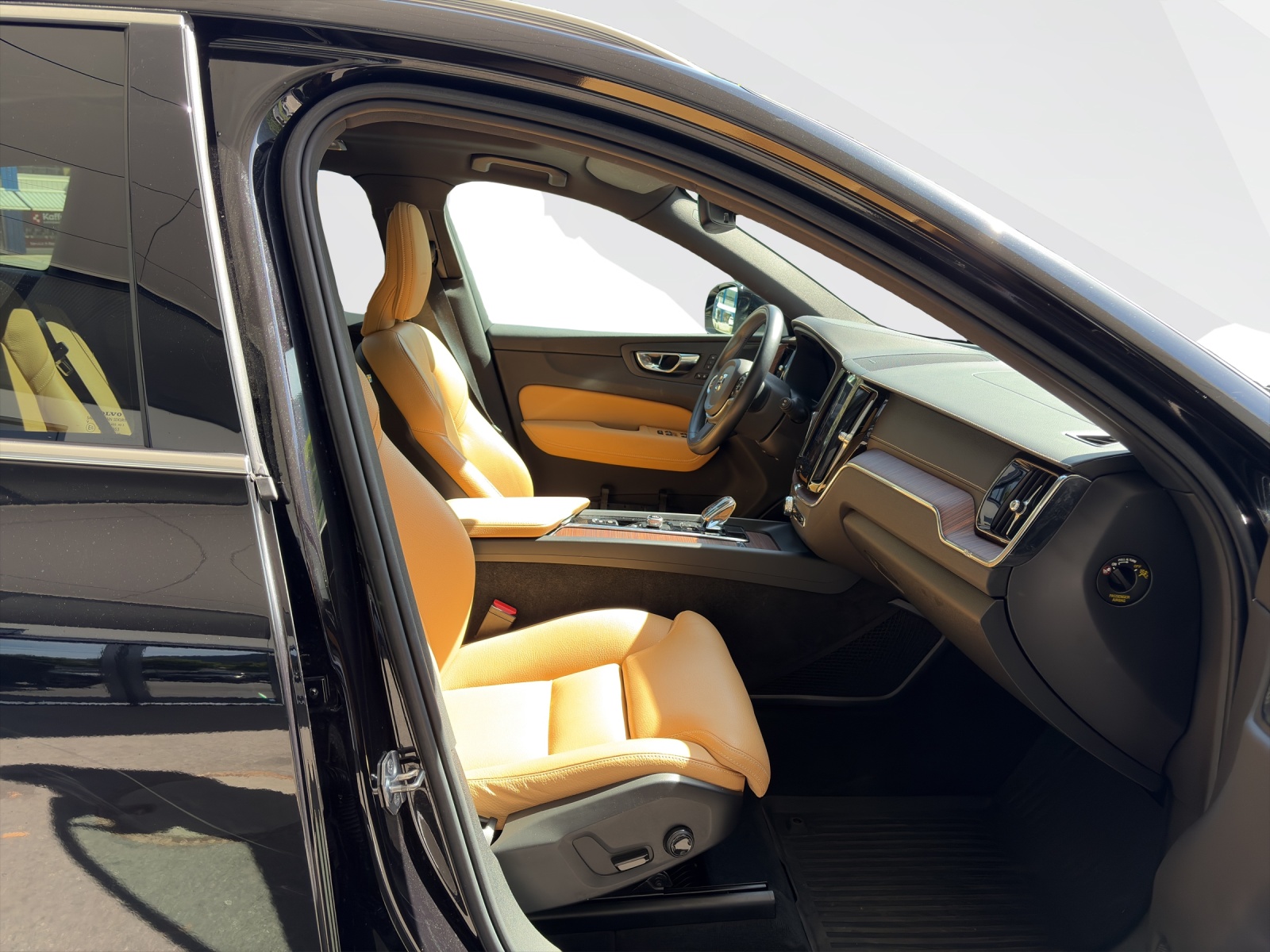 VOLVO XC60 2.0 B4 MH Inscription AWD-image-15