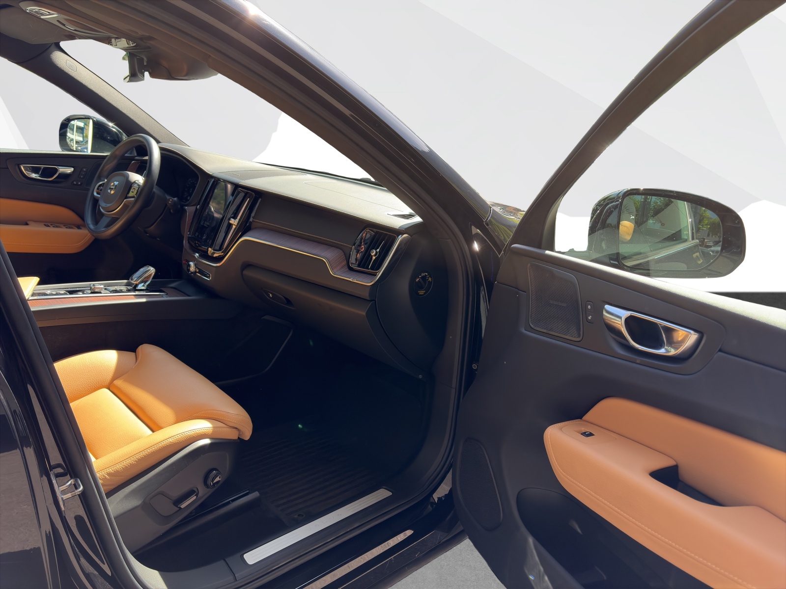 VOLVO XC60 2.0 B4 MH Inscription AWD-image-16