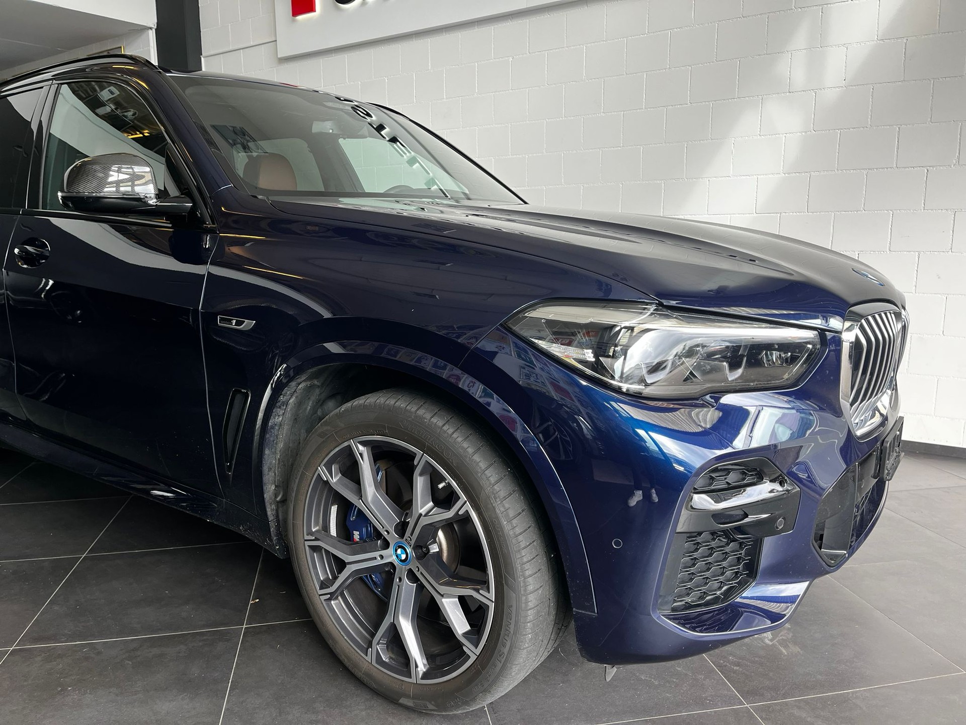 BMW X5 xDrive45e M Sport-showroom-element-1