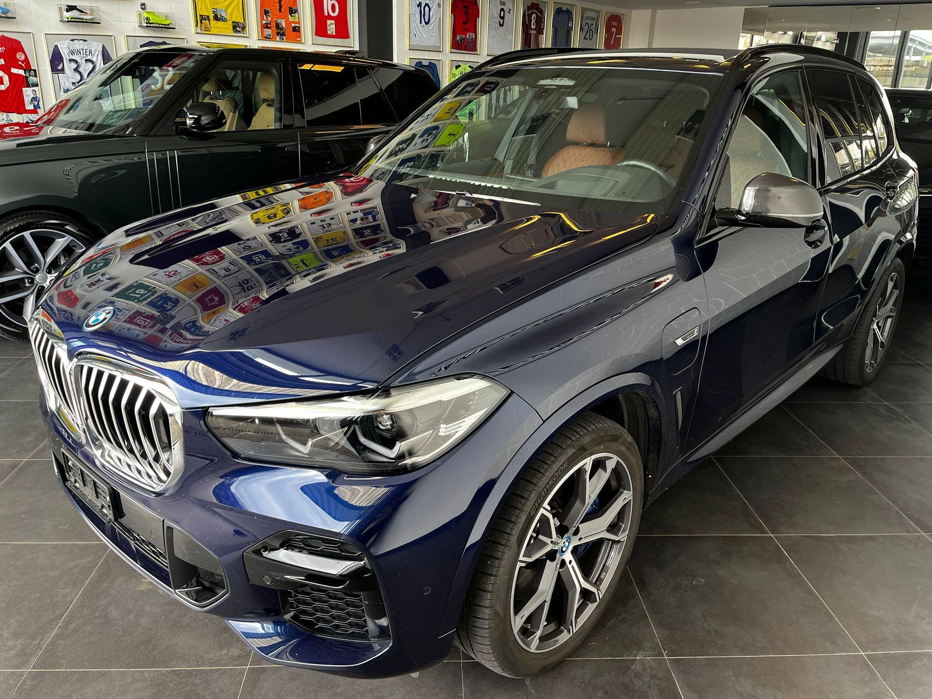 BMW X5 xDrive45e M Sport-showroom-element-3