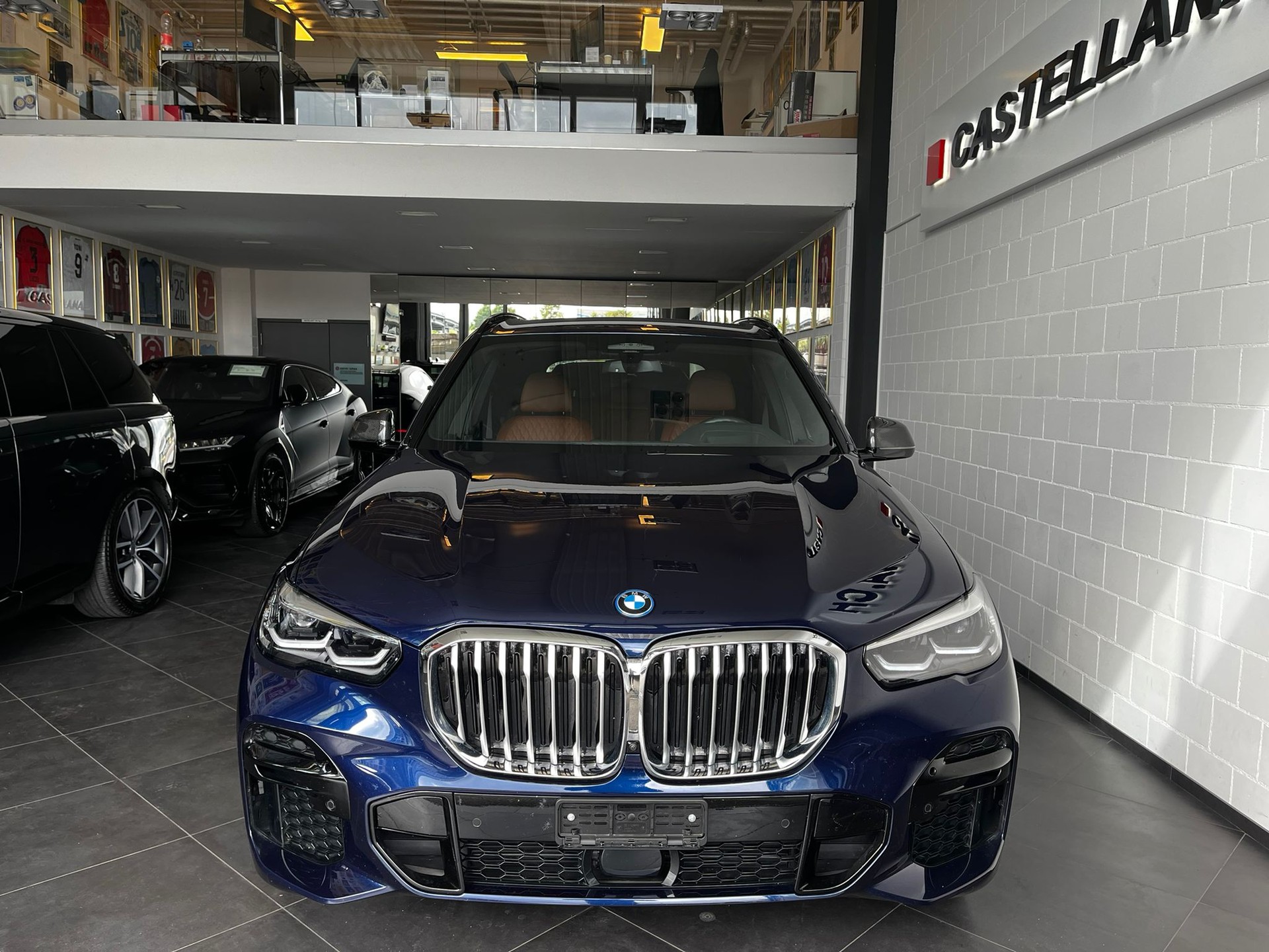 BMW X5 xDrive45e M Sport-showroom-element-2