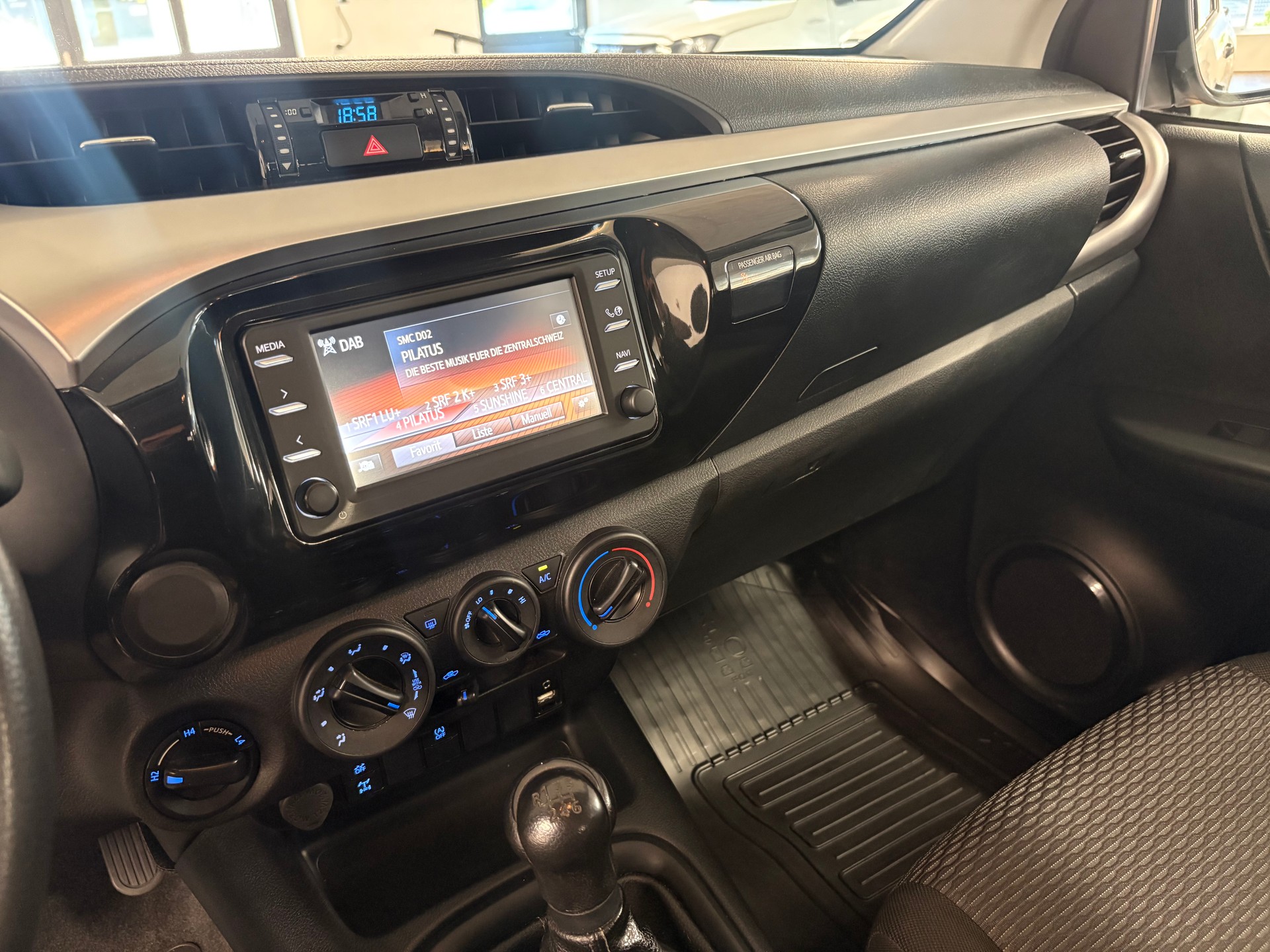 TOYOTA Hilux 2.4D-4D Comfort Double Cab 4x4-image-12