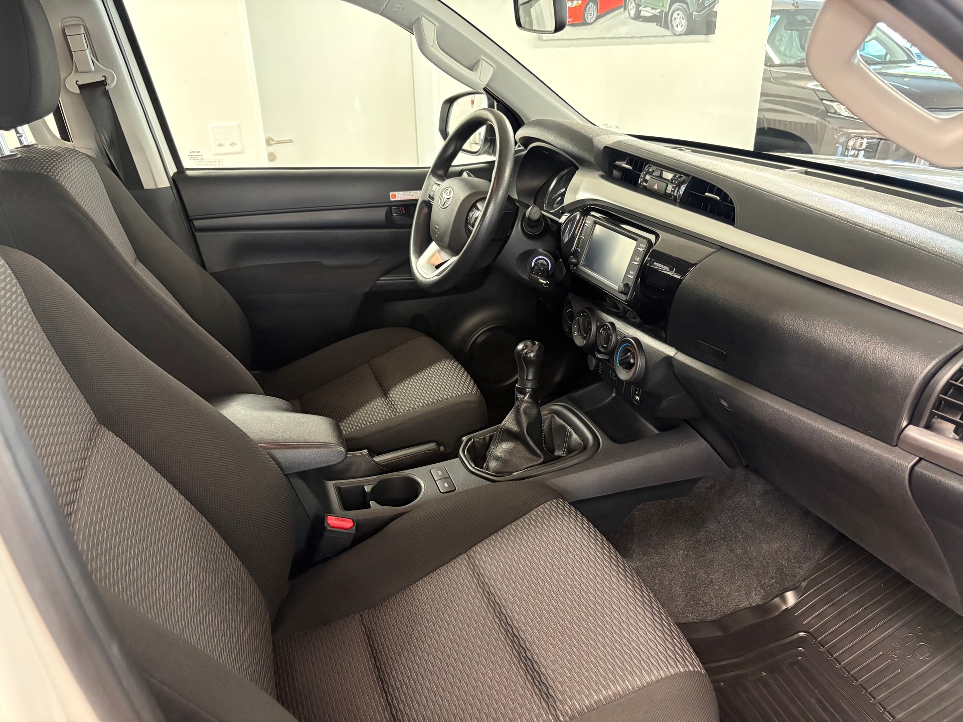 TOYOTA Hilux 2.4D-4D Comfort Double Cab 4x4-image-8