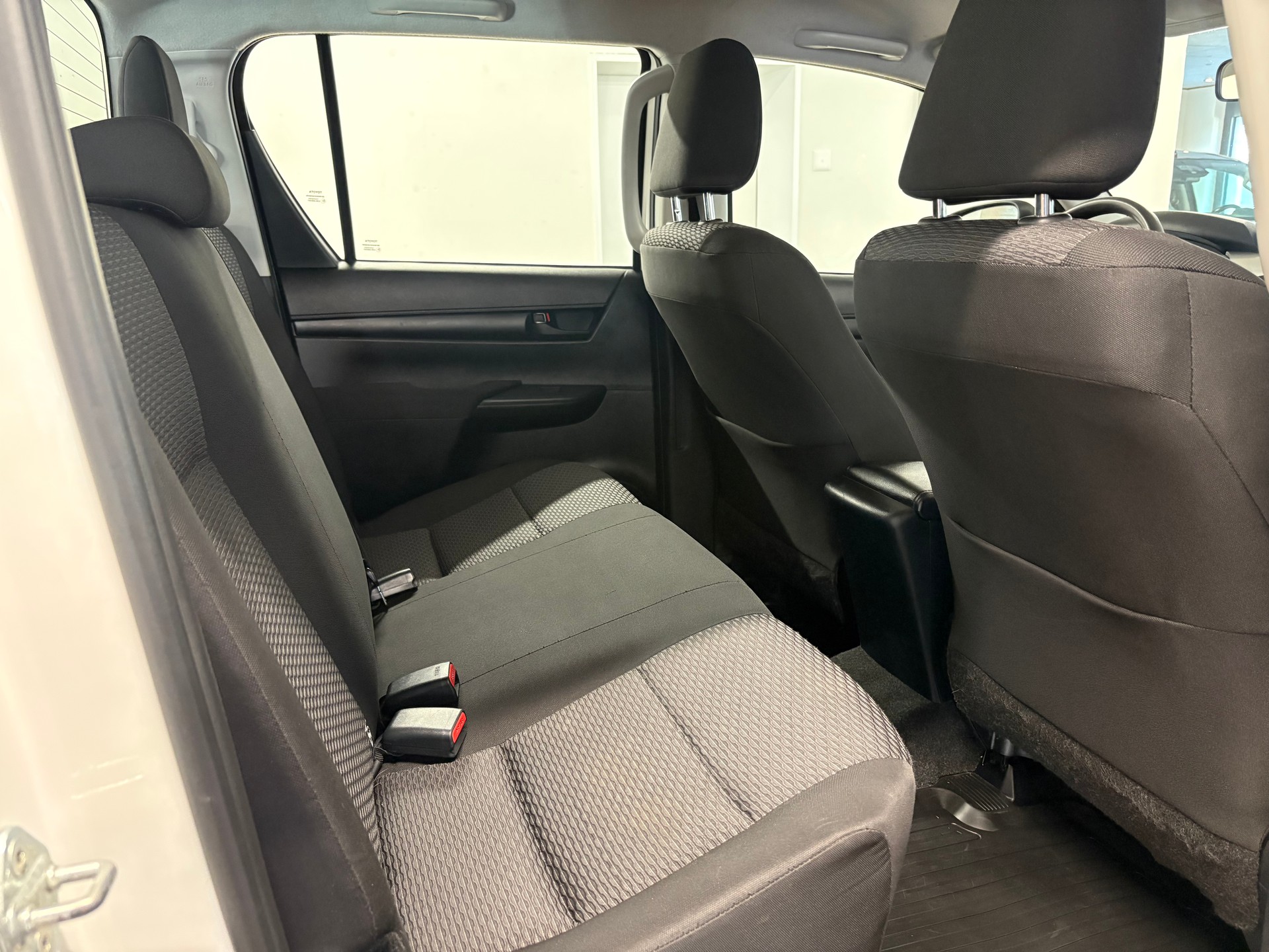 TOYOTA Hilux 2.4D-4D Comfort Double Cab 4x4-image-10