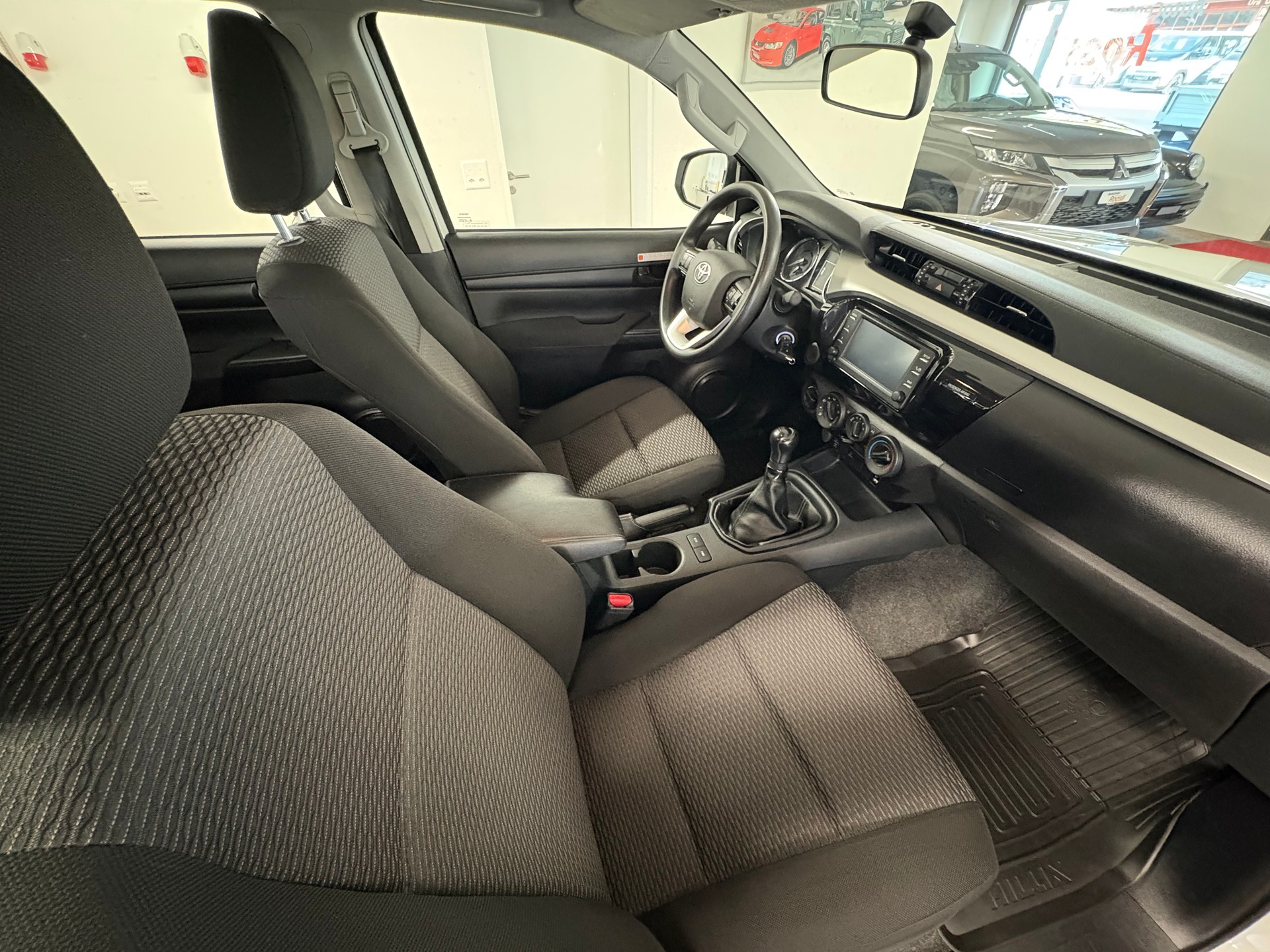 TOYOTA Hilux 2.4D-4D Comfort Double Cab 4x4-image-9