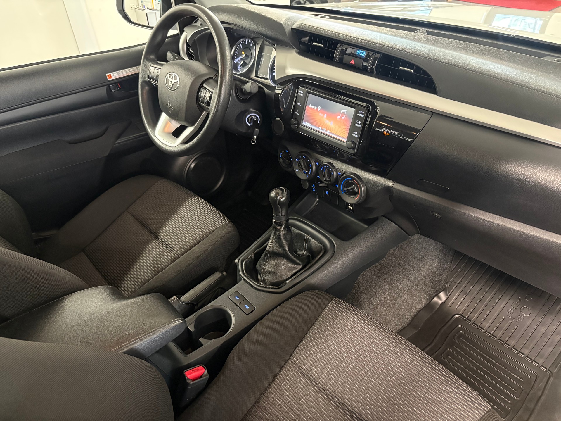 TOYOTA Hilux 2.4D-4D Comfort Double Cab 4x4-image-7