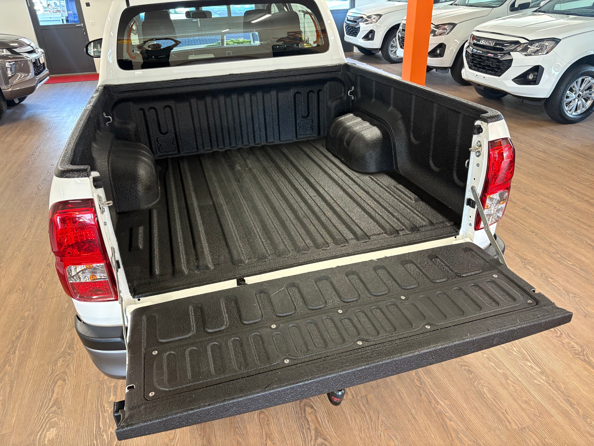 TOYOTA Hilux 2.4D-4D Comfort Double Cab 4x4-image-6