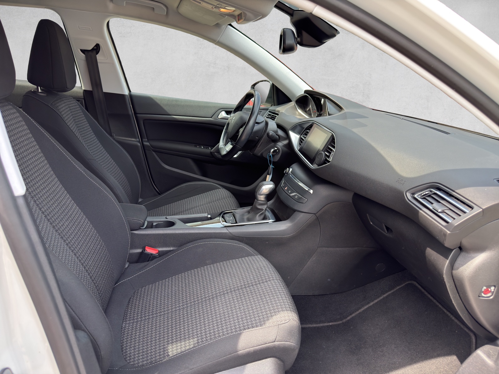 PEUGEOT 1.6 BlueHDI Active Automatic-image-15
