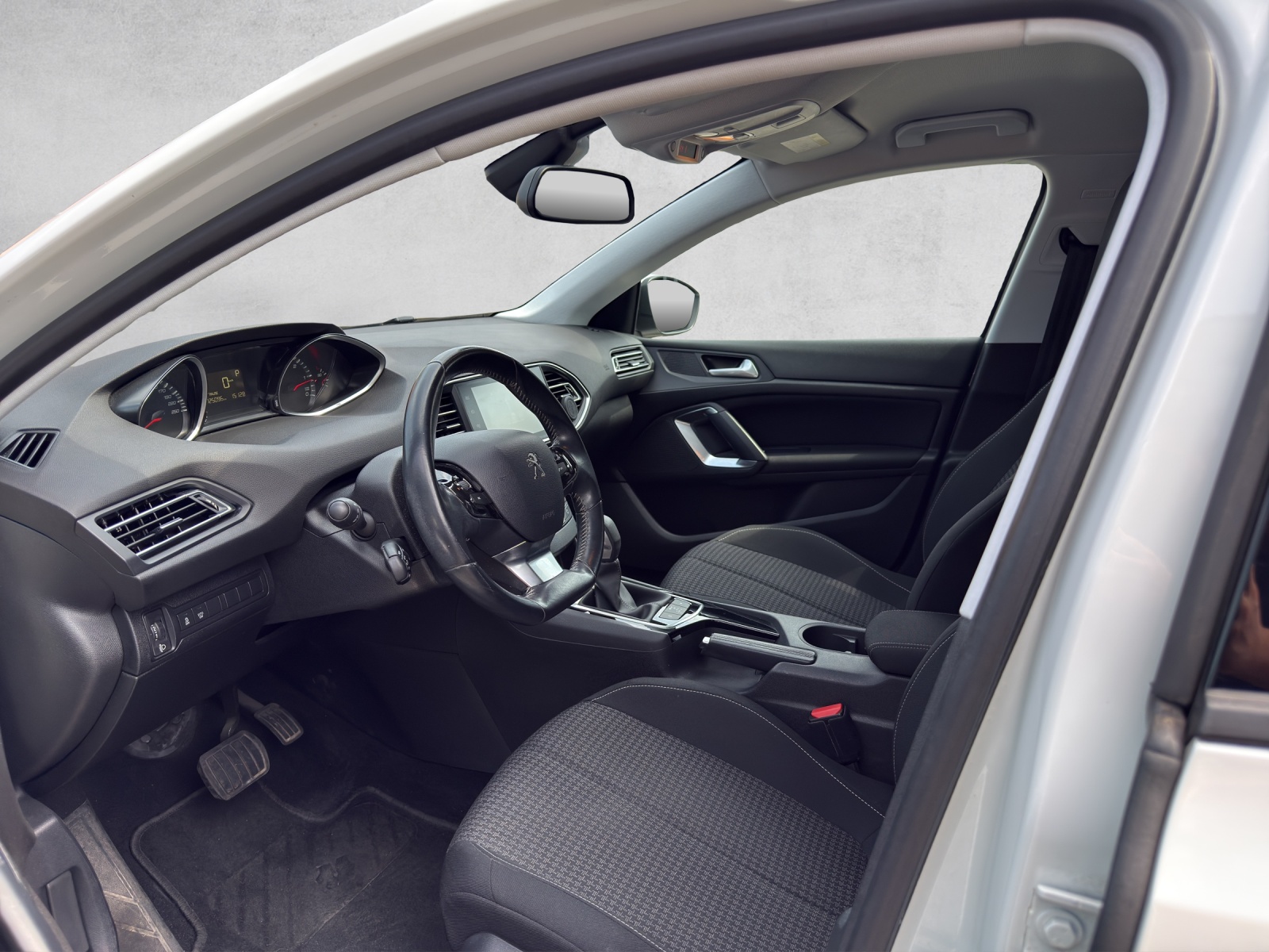PEUGEOT 1.6 BlueHDI Active Automatic-image-9