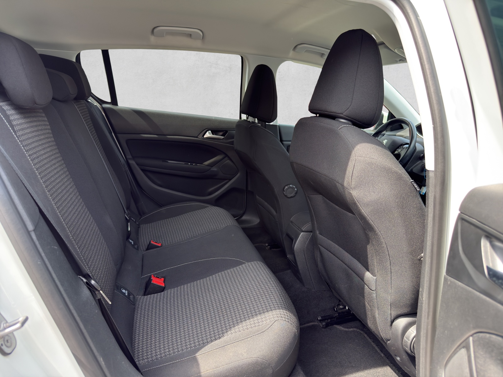 PEUGEOT 1.6 BlueHDI Active Automatic-image-16